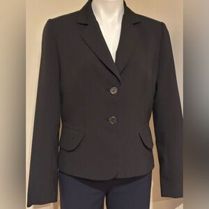 TAHARI Black White Pin Stripes 2 Silver Buttons Vent /Flap In Back Sz 10 Blazer